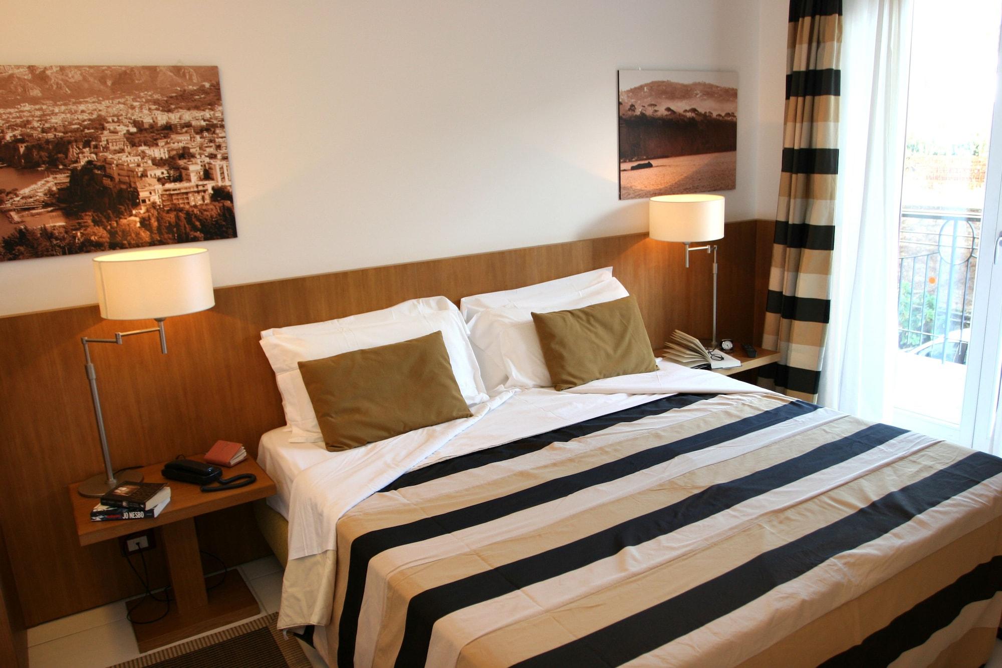 Rota Suites Сорренто Экстерьер фото